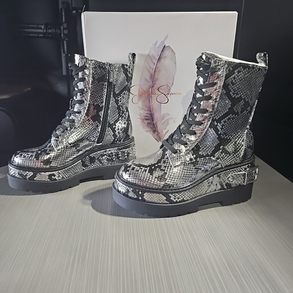 Jessica Simpson Imelda Chrome Platform Combat Snakeskin Boots Women's‎ 5.5M NEW